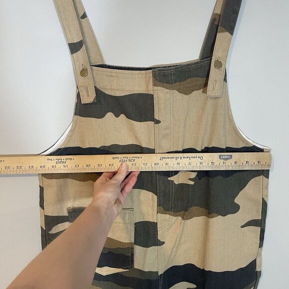Easel Khaki Olive Camo Print Overalls Women’s Large Wide Leg Pockets Bib NEW‎ - Picture 2 of 8